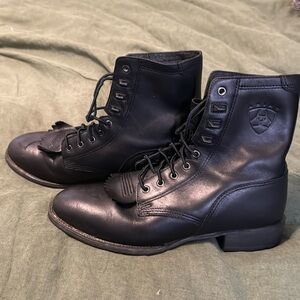 8.5 D Black Ariat boots